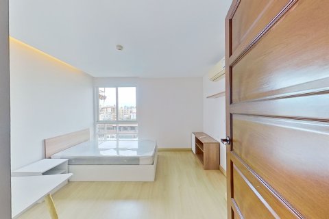 Condo in Din Daeng, Bangkok, Thailand, 2 bedrooms  № 137745 - photo 5