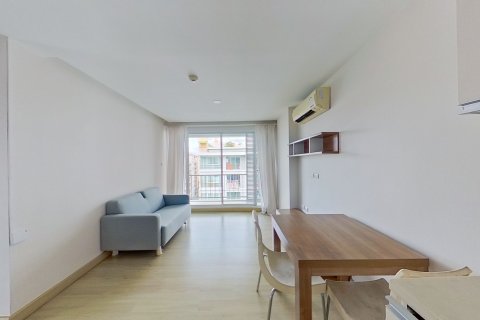 Condo in Din Daeng, Bangkok, Thailand, 2 bedrooms  № 137745 - photo 1