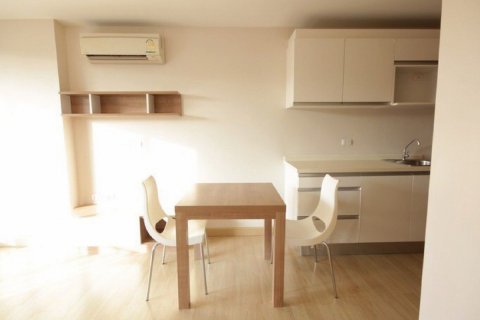 Condo in Din Daeng, Bangkok, Thailand, 2 bedrooms  № 137745 - photo 8