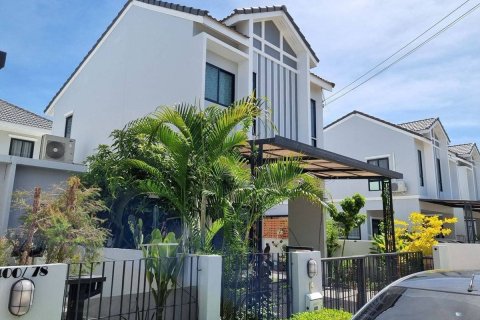 House in Pattaya, Thailand 3 bedrooms № 149493 - photo 2