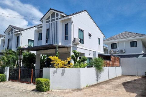 House in Pattaya, Thailand 3 bedrooms № 149493 - photo 3