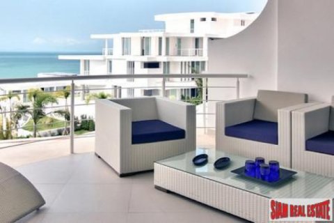 Penthouse on Jomtien Beach, Pattaya, Thailand 2 bedrooms № 192820 - photo 5
