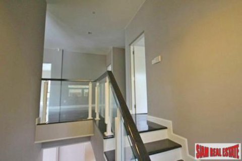 Villa in Bangkok, Thailand 4 bedrooms № 192819 - photo 5