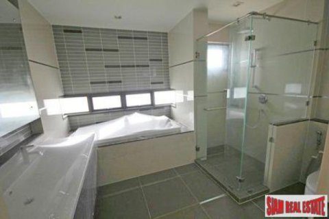 Villa in Bangkok, Thailand 4 bedrooms № 192819 - photo 3