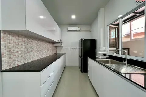Casa de 3 dormitorios en Pattaya, Tailandia № 212401 - foto 16