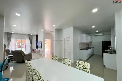 Casa de 3 dormitorios en Pattaya, Tailandia № 212401 - foto 14