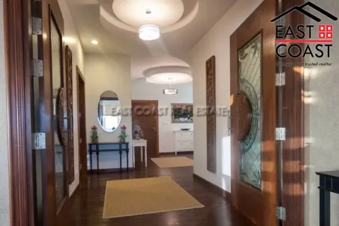 Condominio de 2 dormitorios en Jomtien Beach, Pattaya, Tailandia № 212396 - foto 2