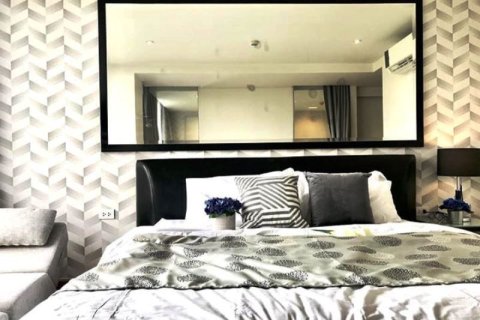 Condo in Watthana, Bangkok, Thailand, 2 bedrooms  № 155262 - photo 8