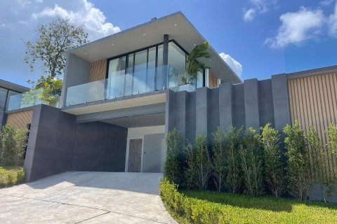 House in Ko Samui, Thailand 18 bedrooms № 180587 - photo 2