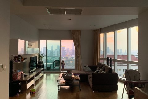 Condo in Bangkok, Thailand, 3 bedrooms  № 143873 - photo 1