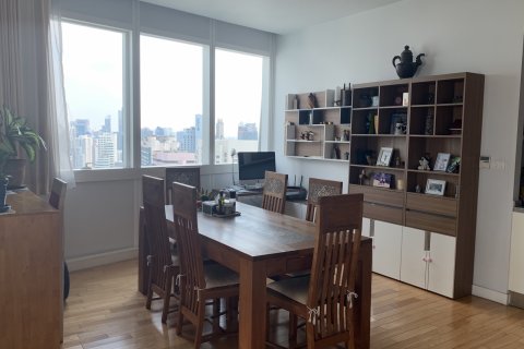 Condo in Bangkok, Thailand, 3 bedrooms  № 143873 - photo 2