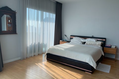 Condo in Bangkok, Thailand, 3 bedrooms  № 143873 - photo 5