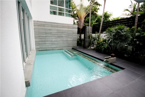 House in Sathon, Bangkok, Thailand 4 bedrooms № 143870 - photo 1