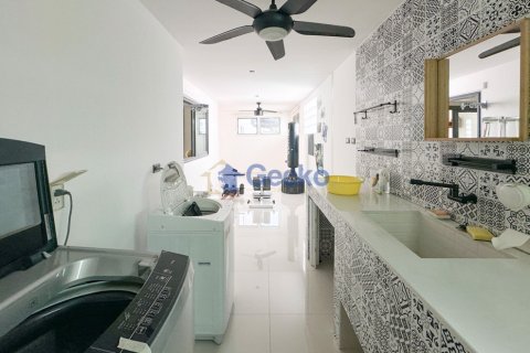 House in Pattaya, Thailand 3 bedrooms № 196410 - photo 16