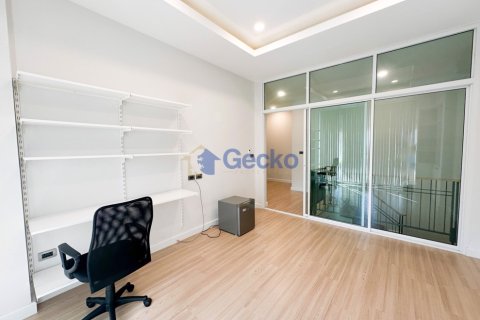 House in Pattaya, Thailand 3 bedrooms № 196410 - photo 25