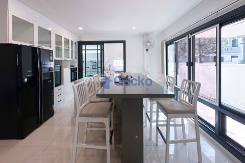 House in Pattaya, Thailand 3 bedrooms № 196410 - photo 4