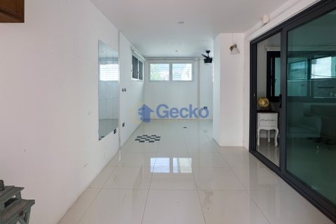 House in Pattaya, Thailand 3 bedrooms № 196410 - photo 14