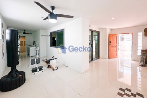 House in Pattaya, Thailand 3 bedrooms № 196410 - photo 10