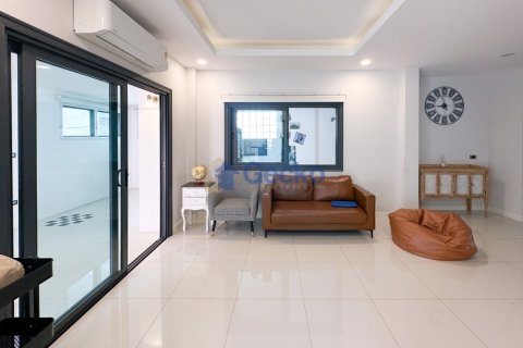 House in Pattaya, Thailand 3 bedrooms № 196410 - photo 3