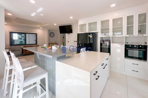 House in Pattaya, Thailand 3 bedrooms № 196410 - photo 13