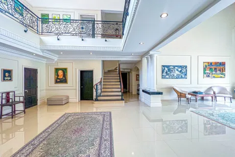 Villa in Pattaya, Thailand 6 bedrooms № 171659 - photo 7