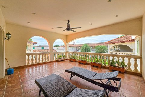 Villa in Pattaya, Thailand 6 bedrooms № 171659 - photo 13