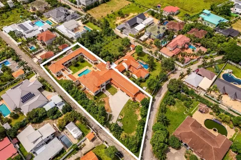 Villa in Pattaya, Thailand 6 bedrooms № 171659 - photo 19