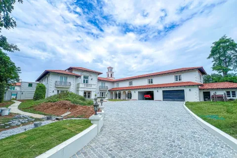 Villa in Pattaya, Thailand 6 bedrooms № 171659 - photo 2