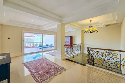 Villa in Pattaya, Thailand 6 bedrooms № 171659 - photo 10