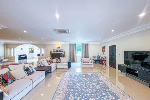 Villa in Pattaya, Thailand 6 bedrooms № 171659 - photo 30