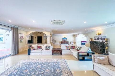 Villa in Pattaya, Thailand 6 bedrooms № 171659 - photo 29