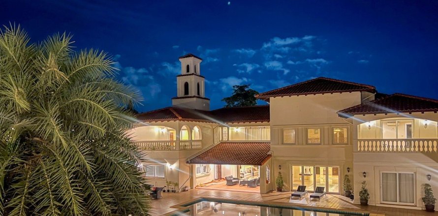 Villa in Pattaya, Thailand 6 bedrooms № 171659