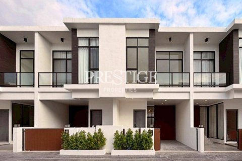 House in Pattaya, Thailand 4 bedrooms № 197785