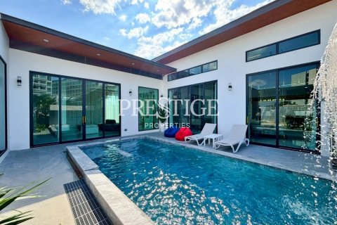 House in Pattaya, Thailand 4 bedrooms № 197783