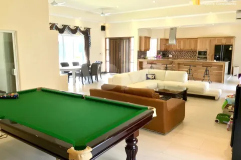 Casa de 5 dormitorios en Pattaya, Tailandia № 210472 - foto 7