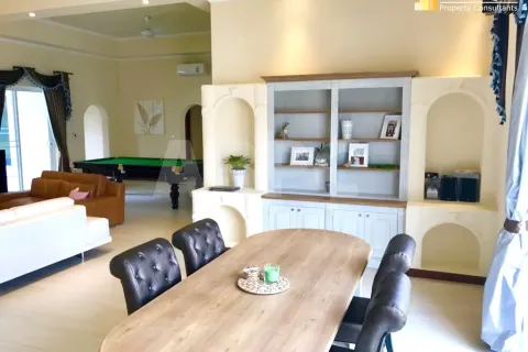 Casa de 5 dormitorios en Pattaya, Tailandia № 210472 - foto 6