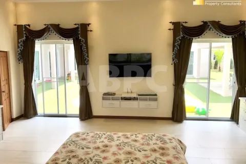 Casa de 5 dormitorios en Pattaya, Tailandia № 210472 - foto 10