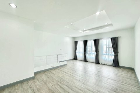 Таунхаус в Лат Пхрау, Бангкок, Таиланд с 3 спальнями  № 147134 - фото 4