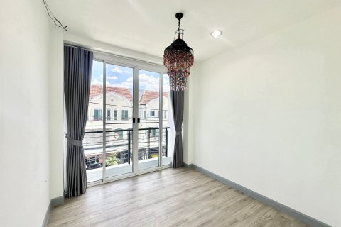 Таунхаус в Лат Пхрау, Бангкок, Таиланд с 3 спальнями  № 147134 - фото 11