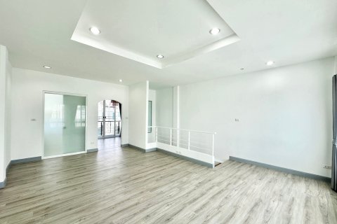 Таунхаус в Лат Пхрау, Бангкок, Таиланд с 3 спальнями  № 147134 - фото 17