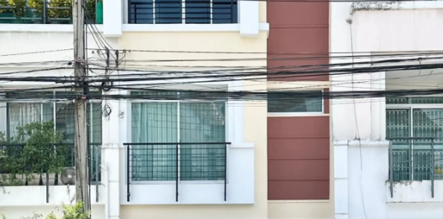 Таунхаус в Лат Пхрау, Бангкок, Таиланд с 3 спальнями  № 147134