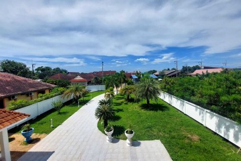 Дом в Паттайе, Таиланд с 3 спальнями  № 147131 - фото 2