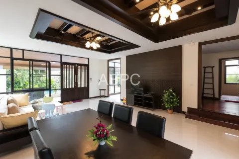 House in Pattaya, Thailand 4 bedrooms № 210494 - photo 9