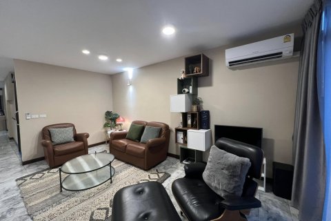 Townhouse in Bangkok, Thailand 4 bedrooms № 143022 - photo 3