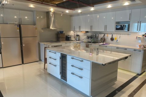 Condo à Bangkok, Thaïlande, 3 chambres  № 143020 - photo 15