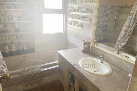 Condo in Bangkok, Thailand, 1 bedroom  № 143230 - photo 8