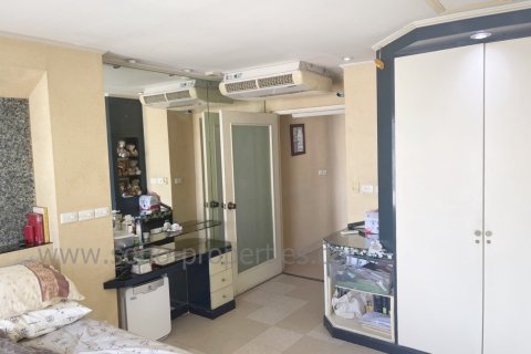 Condo in Bangkok, Thailand, 1 bedroom  № 143230 - photo 6