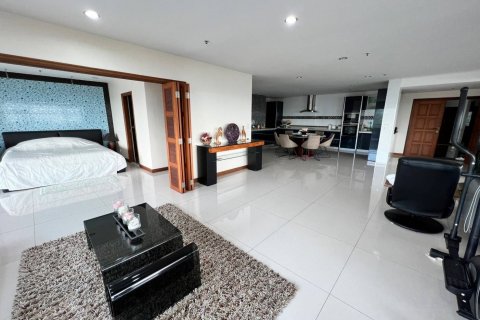 Condo in Pattaya, Thailand, 3 bedrooms  № 141266 - photo 17
