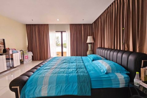 Condo in Pattaya, Thailand, 3 bedrooms  № 141266 - photo 18