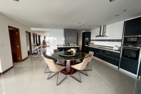 Condo in Pattaya, Thailand, 3 bedrooms  № 141266 - photo 16